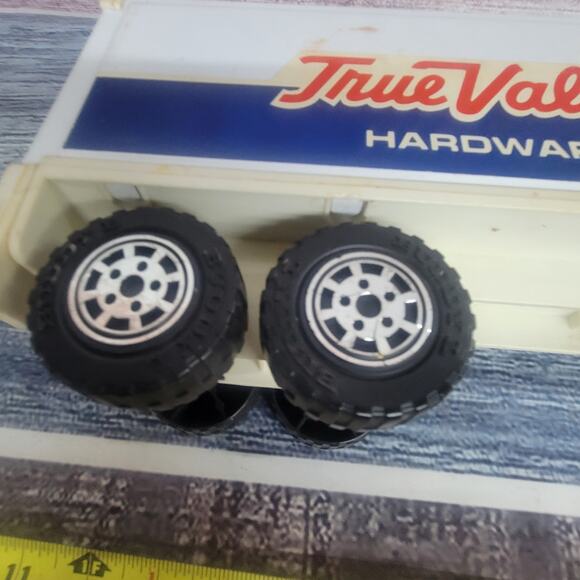 Buddy L True Value Pressed Steel and plastic semi trailer missing 1 rear door - Picture 8 of 9